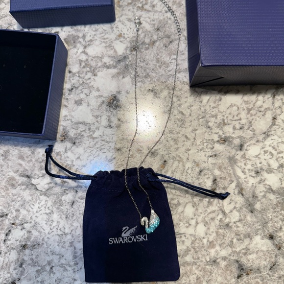 Swarovski iconic swan Necklace - Picture 4 of 8